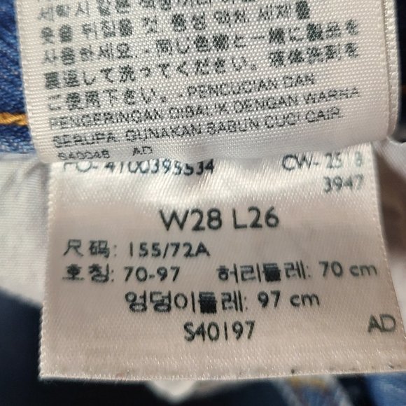 Levi's Blue High Rise Straight Leg Cropped Frayed Hem-Size 28 - Picture 9 of 9